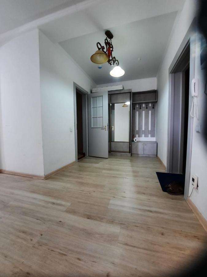 Diplomat - 2 Apartment Bishkek Exterior photo