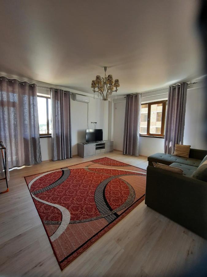 Diplomat - 2 Apartment Bishkek Exterior photo