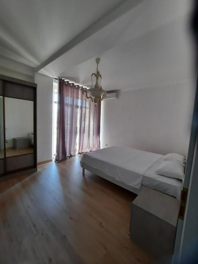 Diplomat - 2 Apartment Bishkek Exterior photo